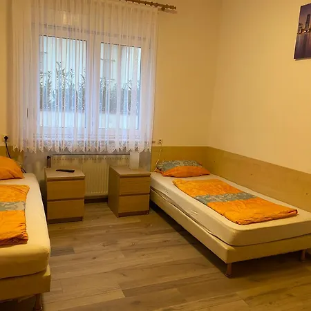 Mit 2 Schlafzimmer, Bis 4 Personen, Privatparkplatz Ludwigshafen am Rhein