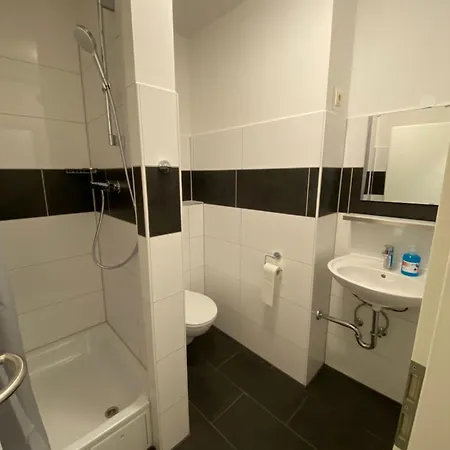 Mit 2 Schlafzimmer, Bis 4 Personen, Privatparkplatz *