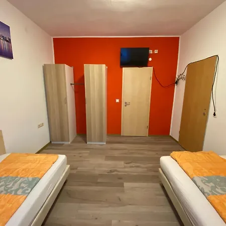 Mit 2 Schlafzimmer, Bis 4 Personen, Privatparkplatz Λουντβιγκσχάφεν